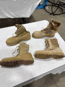 lot 0520 image: Tan Combat Boots
