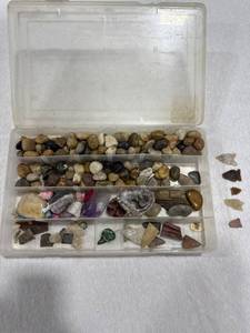 lot 0522 image: Collection of Rocks and Artifacts