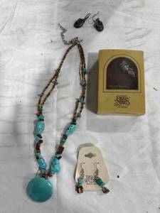 lot 0527 image: Turquoise and Beaded Jewelry Set