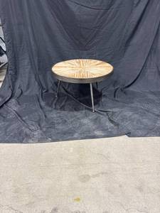 lot 0559 image: Starburst Wood Round Side Table