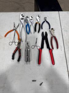 lot 0568 image: Assorted Pliers Collection