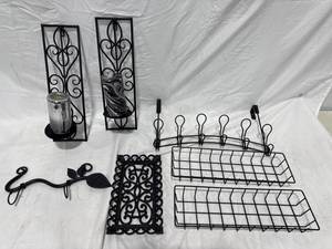 lot 0592 image: Black Metal Home Decor Lot