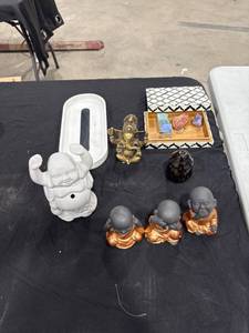 lot 0595 image: Spiritual Decorations Collection