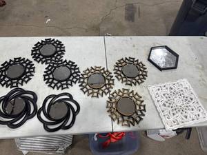 lot 0596 image: Decorative Sunburst Mirror Collection