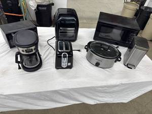 lot 0598 image: Assorted Used Kitchen Appliances