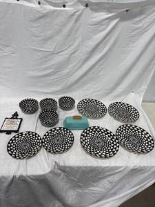 lot 0603 image: Black & White Geometric Dish Set