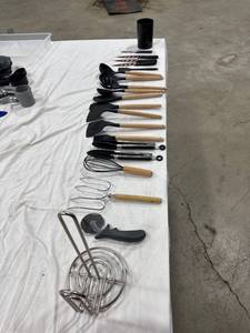 lot 0614 image: Modern Kitchen Utensil Set