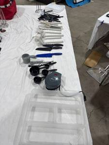 lot 0615 image: Assorted Kitchen Utensils & Tools