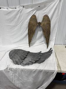 lot 0629 image: Decorative Metal Angel Wings