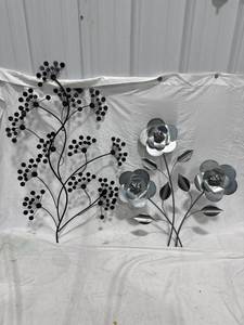 lot 0630 image: Floral Metal Wall Decor