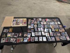 lot 0632 image: Assorted Sports Trading Cards