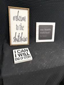 lot 0634 image: Decorative Wall Decor Signs