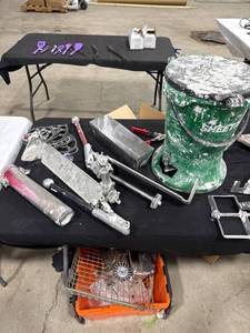 lot 0661 image: Plastering Tools Assortment