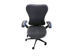 lot 10 image: Herman Miller Mirra Chair