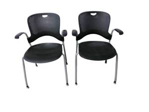 lot 47 image: 2 Herman Miller Capers Chairs