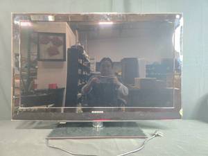 lot 1 image: Samsung 40-Inch 1080p LED TV UN40B6000VFXZA with Remote