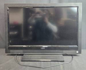 lot 6 image: Vizio VO320E 32-Inch Eco HD LCD TV with Stand - inc a GE Universal Remote (not pictured)
