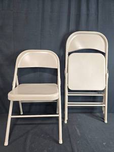 lot 66 image: Set of 3 Metal Folding Chairs Beige and 1 Metal Chair w Patterned Seat