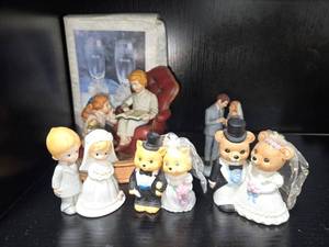 lot 76 image: Collection of Vintage Wedding and Christmas Figurines Homco Lefton Avon