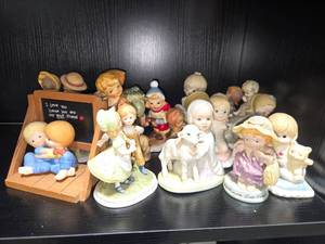 lot 77 image: Collection of Vintage Porcelain Figurines Lefton, Homco, Avon, Sonsco