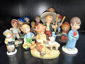 lot 78 image: Collection of Vintage and Collectible Porcelain Figurines by Lefton, Homco, and Campbells
