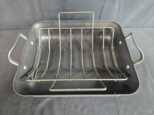 lot 84 image: Large Nonstick Roasting Pan with Removable Rack and Handles