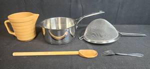 lot 91 image: Kitchenware Set with Saucepan, Strainer, Pitcher, Spoon and Fork