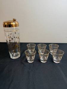 lot 99 image: Vintage Glass Cocktail Shaker and 6 Matching Shot Glasses with Gold Trim