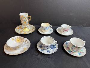 lot 108 image: Set of 6 Vintage Porcelain Demitasse Cups and Saucers Japan and England