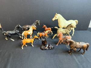 lot 144 image: Collection of Vintage Plastic and Ceramic Horse Figurines