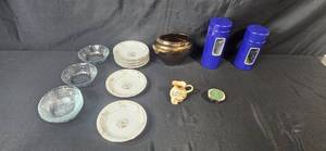 lot 157 image: Vintage Tableware Collection with Yamaka China Helena and Decorative Pieces