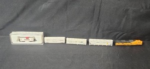 lot 196 image: N Scale Great Northern Locomotive and Freight Cars Set