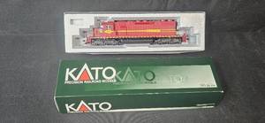 lot 198 image: Kato HO Scale EMD SD38-2 Locomotive Duluth Missabe & Iron Range 212