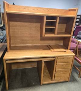 lot 216 image: 54-Inch Medium Oak Computer Desk with Hutch and Storage Drawers