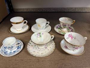 lot 248 image: Collection of 6 Vintage Porcelain and Fine China Teacup and Saucer Sets Inc Rosina & Lefton