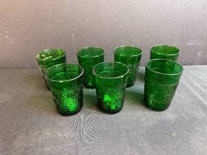 lot 253 image: Set of Vintage Green Embossed Glass Tumblers 4 Inch