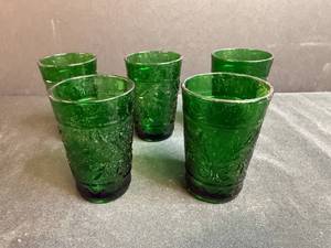 lot 254 image: Set of Vintage Green Pressed Glass Tumblers 4.5 Inch