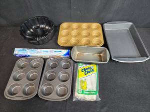 lot 262 image: Assorted Bakeware Collection with Pans, Muffin Tins, Cheesecloth, and Baking Paper