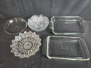 lot 264 image: Set of Glass Bakeware and Decorative Serving Dishes
