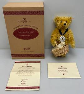 lot 11 image: Vintage 199798 STEIFF Club Edition (Gold Blond 34) Ear Tag #420108 (03633) New Old Stock With COA