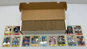 lot 60 image: Unsorted 1987 Topps baseball Cards