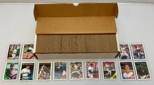 lot 89 image: Unsorted 1988 Topps Baseball Cards