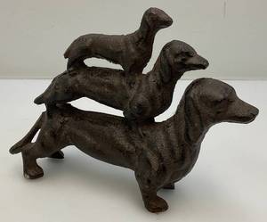 lot 129 image: Vintage Tuscano Stacked Dachshunds Cast iron Doorstop  5 14 x 7