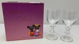 lot 147 image: Walt Disney Co. Mickey And Minnie Mouse Pair Glass Set In Original Box