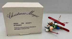 lot 166 image: GOOFY Disney Grolier Brand Christmas magic Ornament (New Old Stock)