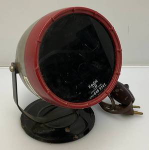 lot 212 image: Vintage Eastman Kodak 7B Darkroom Lamp Safelight Filter On Stand Art Deco