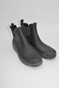 lot 33 image: Rubber Boots