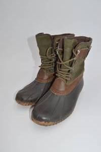 lot 35 image: Winter Boots