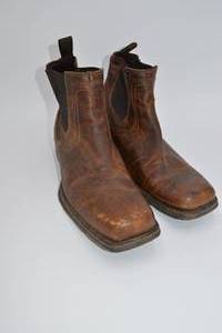 lot 41 image: Ariat Boots