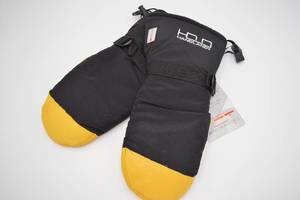 lot 136 image: Winter Mittens